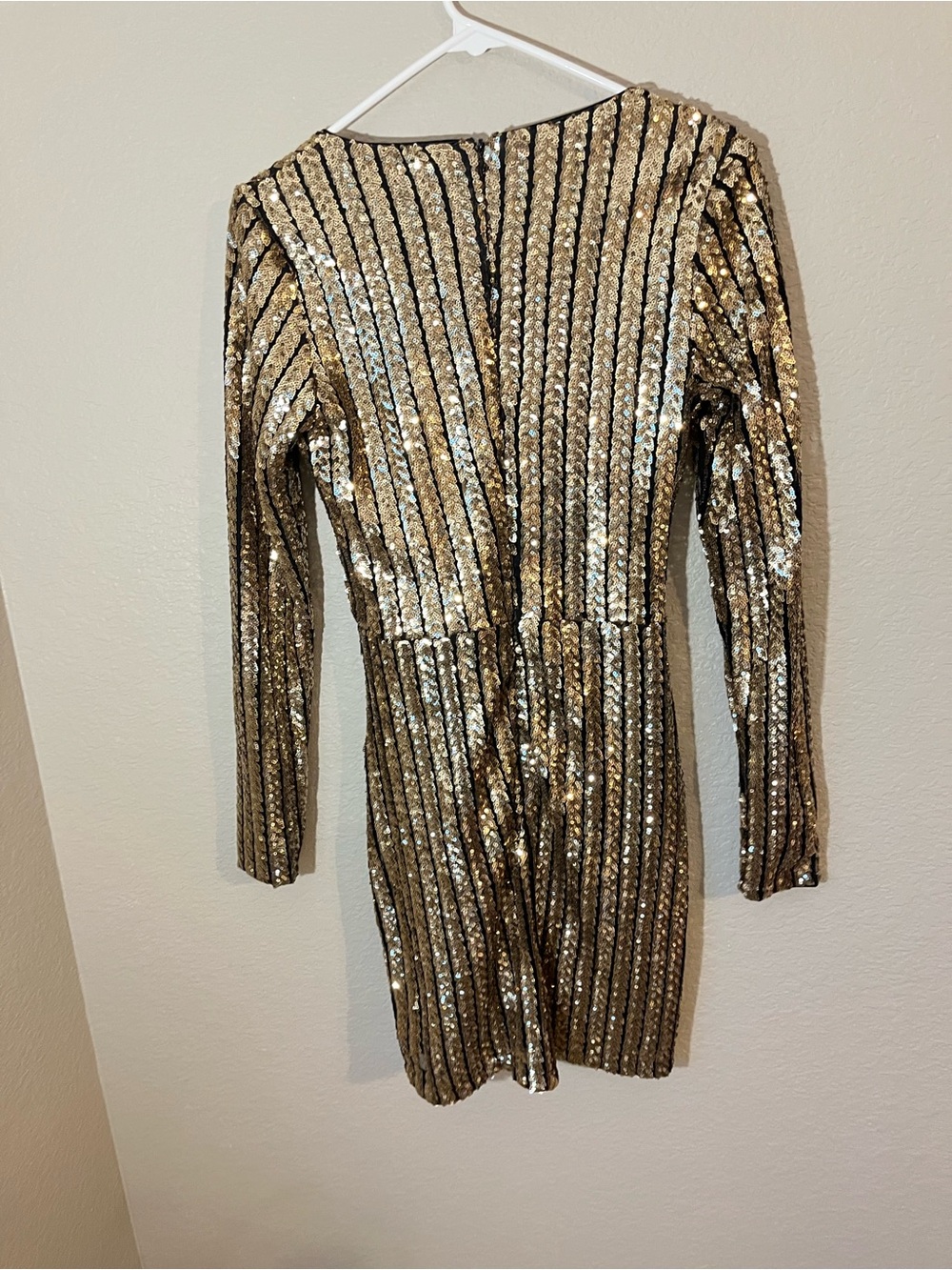 NWOT Lulus Gold Black Sequin Faux Wrap Mini Dress Long Sleeve Party S Vegas - Picture 4 of 11